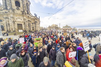 160 organisations and initiatives demonstrated against the right in Dresden on Saturday. Around 10,