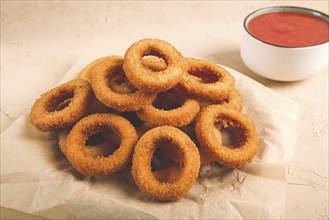 Fried onion rings, deep-fried, snack, no people, selective focus