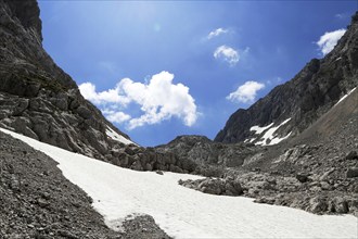 Travelling in the Wilder Kaiser on the Eggersteig to Ellmauer Tor (Tyrol)