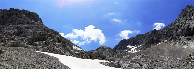 Travelling in the Wilder Kaiser on the Eggersteig to Ellmauer Tor (Tyrol)