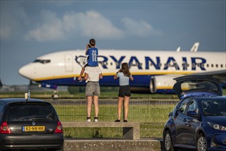 Amsterdam Shiphol Airport, Polderbaan, one of 6 runways, spotter area, see aeroplanes up close,