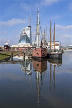 Old harbour, harbour basin, harbour district, Sail City building, Klimahaus Bremerhaven, museum