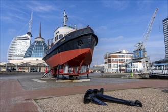 Old harbour, harbour basin, harbour district, Sail City building, Klimahaus Bremerhaven, museum