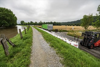 Ruhr floods near Mülheim-Menden, damage to the Ruhr dyke was sealed with large sand packs, flooded