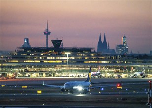 Ryanair Boeing 737 taking off at Cologne-Bonn Airport, Terminal 1, Skyline, Cologne Cathedral, CGN,