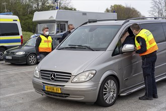 Joint inspection by customs and police, on the A3 motorway towards Cologne, at the Stindertal