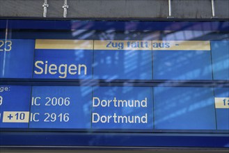 Effects of the coronavirus crisis, empty tracks at the main railway station, Cologne, Germany,