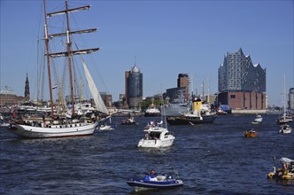 Europe, Germany, Hamburg, Elbe, Harbour Birthday, Entry Parade, Elbe Philharmonic Hall, Gaff-rigged