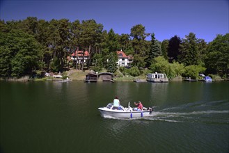 Europe, Germany, Mecklenburg-Western Pomerania, Elde-Müritz Waterway off Waren, Villas on the