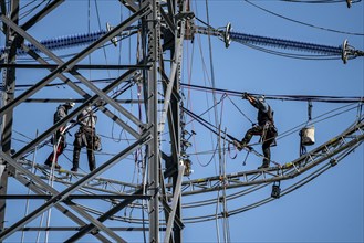 Construction of a new line route, 380 KV extra-high voltage line between Osterath and Gohr, near