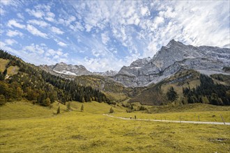 Mountain landscape in autumn in Rißtal with Spritzkarspitze, Großer Ahornboden, Engalpe, Eng,