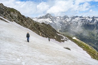 Mountaineer on a snowfield, descent from the summit of the Schönbichler Horn, view of snow-covered