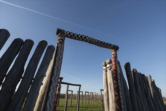 Vapour trail of an aircraft over the ring sanctuary Pömmelte, prehistoric circular ditch, Pömmelte,