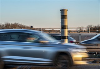 Speed camera, radar speed monitoring, on the A40 motorway, on the Neuenkamp Rhine bridge, Duisburg,