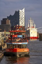 Port of Hamburg, St. Pauli Landungsbrücken, HADAG harbour ferries, Elbe Philharmonic Hall, Hamburg.