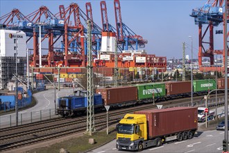 Port of Hamburg, Waltershofer Hafen, container ships, goods train with containers and container