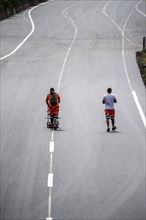 Marking work after the renewal of the road surface on the A40 motorway between the Kaiserberg