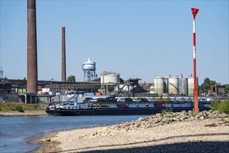 Rhine at Duisburg, extremely low water, Rhine level at 168 cm, falling, after the long drought the