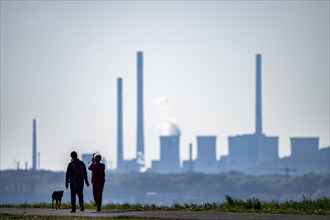 The Hoheward spoil tip, main part of the Hoheward Landscape Park, walkers on the Heldentod, view of