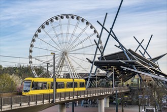 Ferris wheel at the Neue Mitte stop, for bus and tram lines, at the Westfield Centro shopping