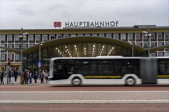 Bochum central station, station concourse, local bus, public transport connection, North