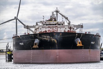 Large tanker for crude oil, Freud, in the Arianehaven, seaport of Rotterdam, Maasvlakte, Rotterdam