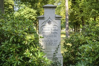 Gravestone, Old cemetery at the Alt-Wittenau village church, Reinickendorf, Berlin, Germany, Europe