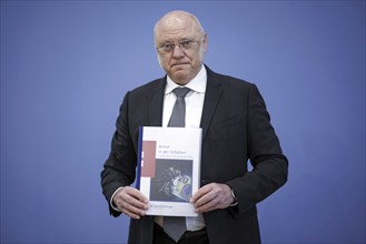 Ulrich Schneider, Managing Director of Der Paritätische Gesamtverband, at a press conference on the