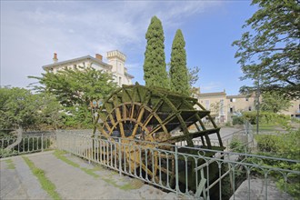 Water wheel in the Jardin Public, paddle wheel, L'Isle-sur-la-Sorgue, Vaucluse, Provence, France,