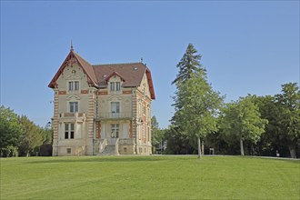 Château Giraud, Chateau, Villa Parc Gautier, L'Isle-sur-la-Sorgue, Vaucluse, Provence, France,