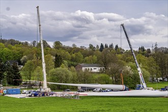 Preparation for the transport of a 68 metre long blade, a wind turbine, with a self-propelled