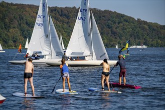 Lake Baldeney in Essen, Ruhr reservoir, sailing boats, stand-up paddling, sailing regatta, Essen,