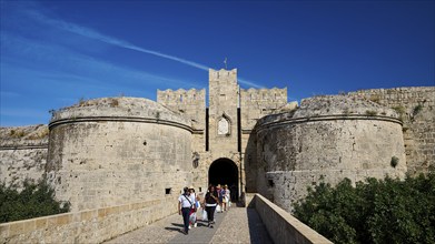 Emery d 'Amboise Gate, Rhodes city wall, Medieval fortress with mighty stone walls and an archway,