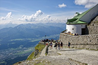 View, mountain station, cable car of the Hafelekarbahn of the Innsbrucker Nordkettenbahnen on the