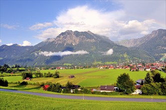 View over Oberstdorf with rainbow on Rubihorn and Geißalphorn, Schattenberg on the right,