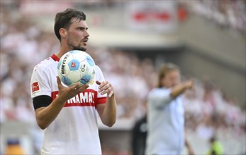 Pascal Stenzel VfB Stuttgart (15) Throw-in, Action, MHPArena, MHP Arena Stuttgart,