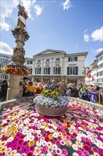 Fountain decorated with flowers, Münzplatz, Zurich Old Town, Sechseläuten or Sächsilüüte, Zurich