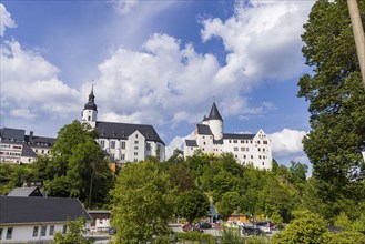 Schwarzenberg/Erzgeb. is a large district town in the Erzgebirge district of Saxony. Built in the