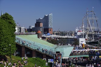 Europe, Germany, Hamburg, Elbe, Harbour Birthday, Crowds, View to the Elbe Philharmonic Hall and