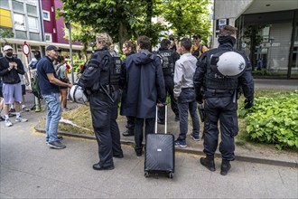 Riots in the run-up to the AFD party conference in Essen, demonstrators try to prevent AFD