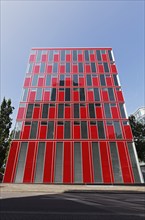 Capricorn Haus, office building with red façade, architects Gatermann and Schossig, Düsseldorf