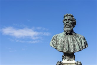 Benvenuto Cellini bust on the Ponte Vecchio, monument, sculpture, culture, Florence, Italy, Europe