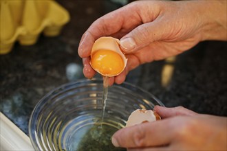 Swabian cuisine, preparation of Ofenschlupfer, separating eggs, raw egg, sweet main course or