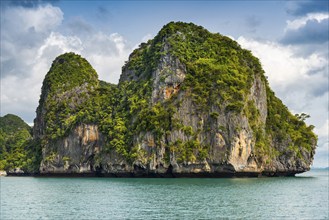 Island landscape near Krabi, stormy sky, thunderstorm, cloudy, weather, sky, storm clouds, nature,