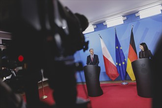 (R-L) Annalena Bärbock (Alliance 90/The Greens), Federal Foreign Minister, and Radoslaw Sikorski,