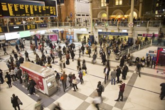 Railway station concourse crowded with people, Liverpool Street station, London, England, UK