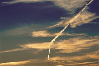 Evening sky with cirrus clouds (Cirrus) and streaks of condensation, Bayer, Germany, Europe