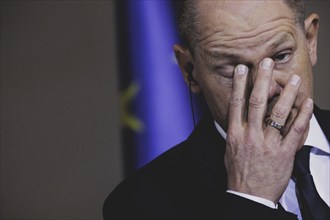 Olaf Scholz (SPD), Federal Chancellor, at a press conference following a joint meeting with Srettha