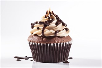 Chocolate cupcake with white frosting and chocolate sauce on white background. KI generiert,