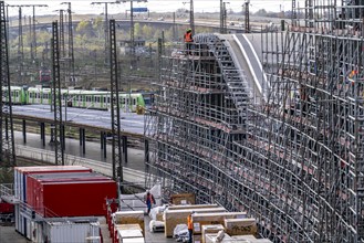 Modernisation of Duisburg Central Station, the platforms of the 13 tracks are being renewed, the